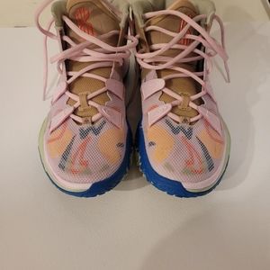 Kyrie  seven FA 21  one world 1 people sneakers